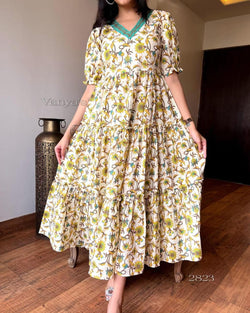 Women Off-White Anarkali Gown