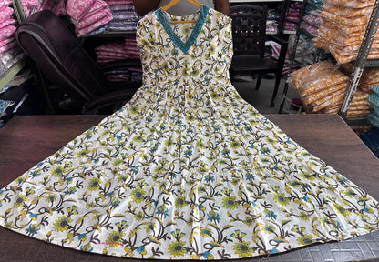 Women Off-White Anarkali Gown